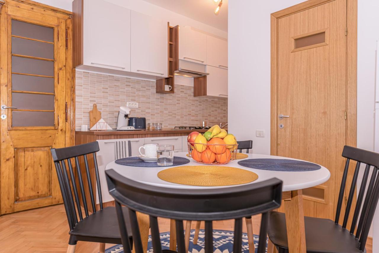 Garden Hideout - Central Apartment บราชอฟ ภายนอก รูปภาพ
