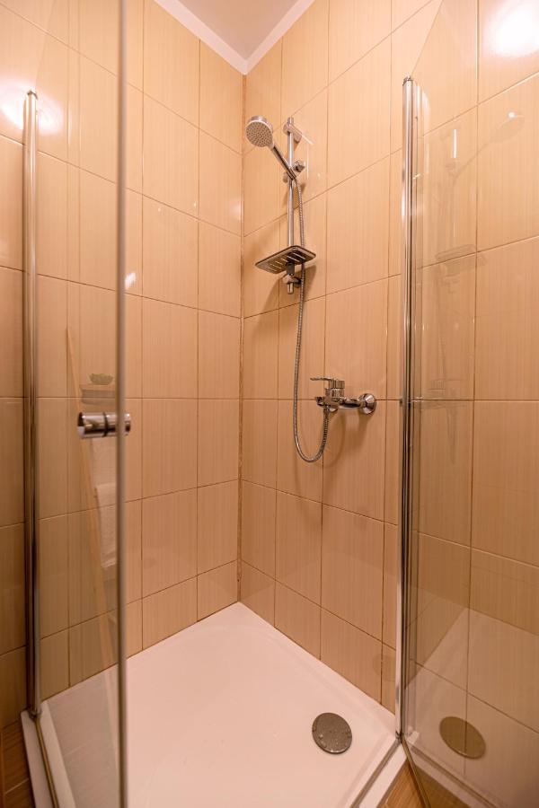 Garden Hideout - Central Apartment บราชอฟ ภายนอก รูปภาพ