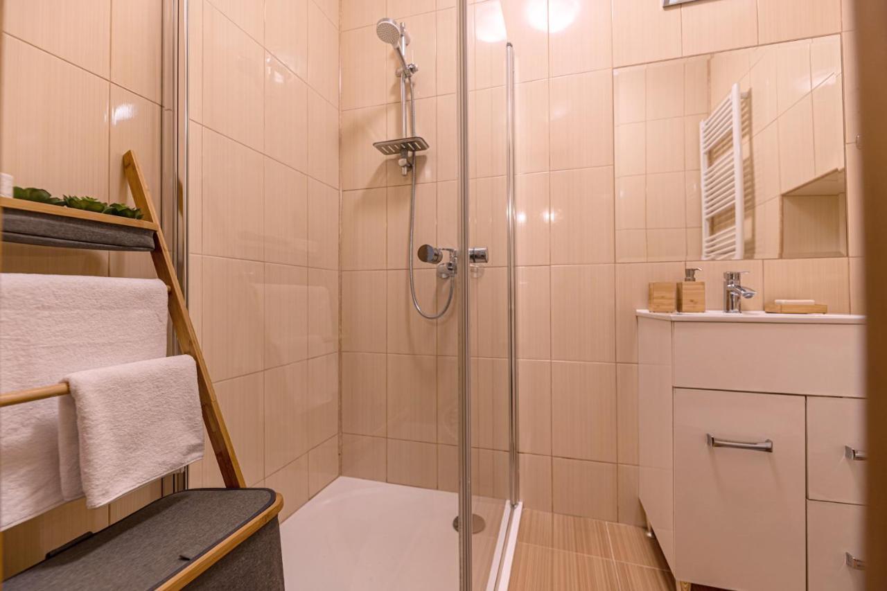 Garden Hideout - Central Apartment บราชอฟ ภายนอก รูปภาพ